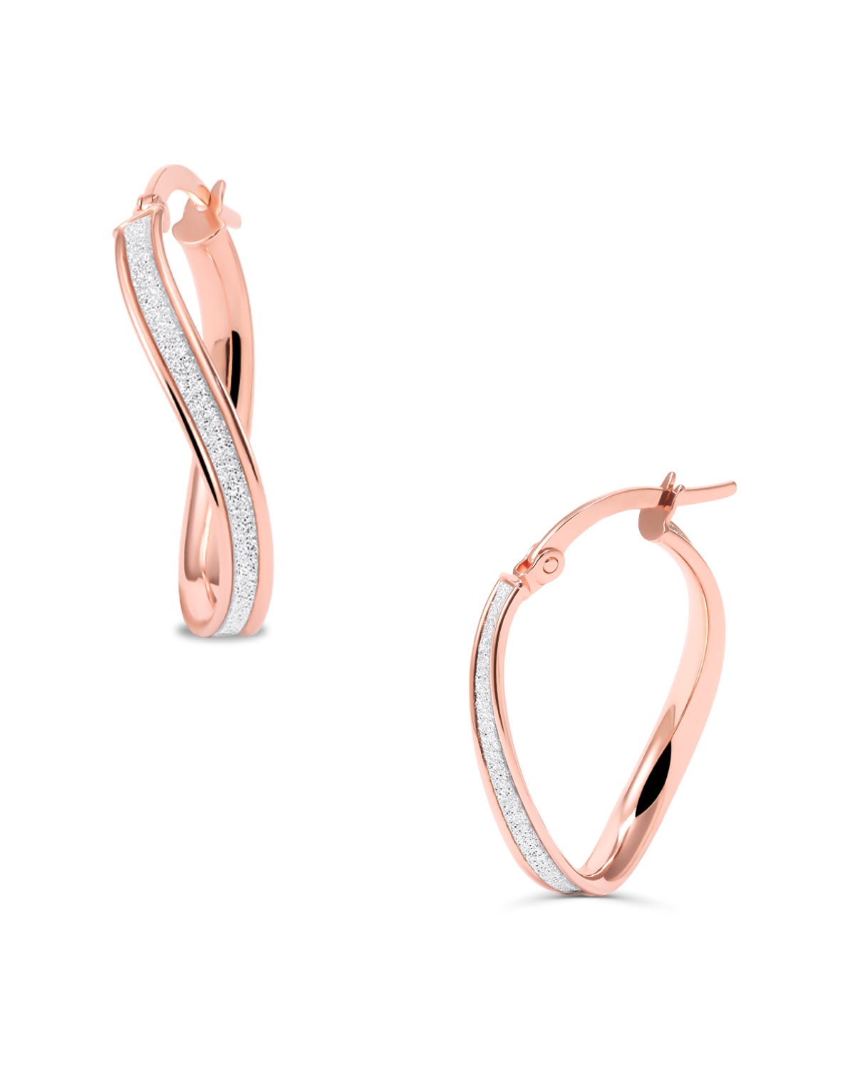 Arracadas de oro rosa de 14 quilates con polvo de zirconias y toque romántico y femenino. Tamaño: variable.