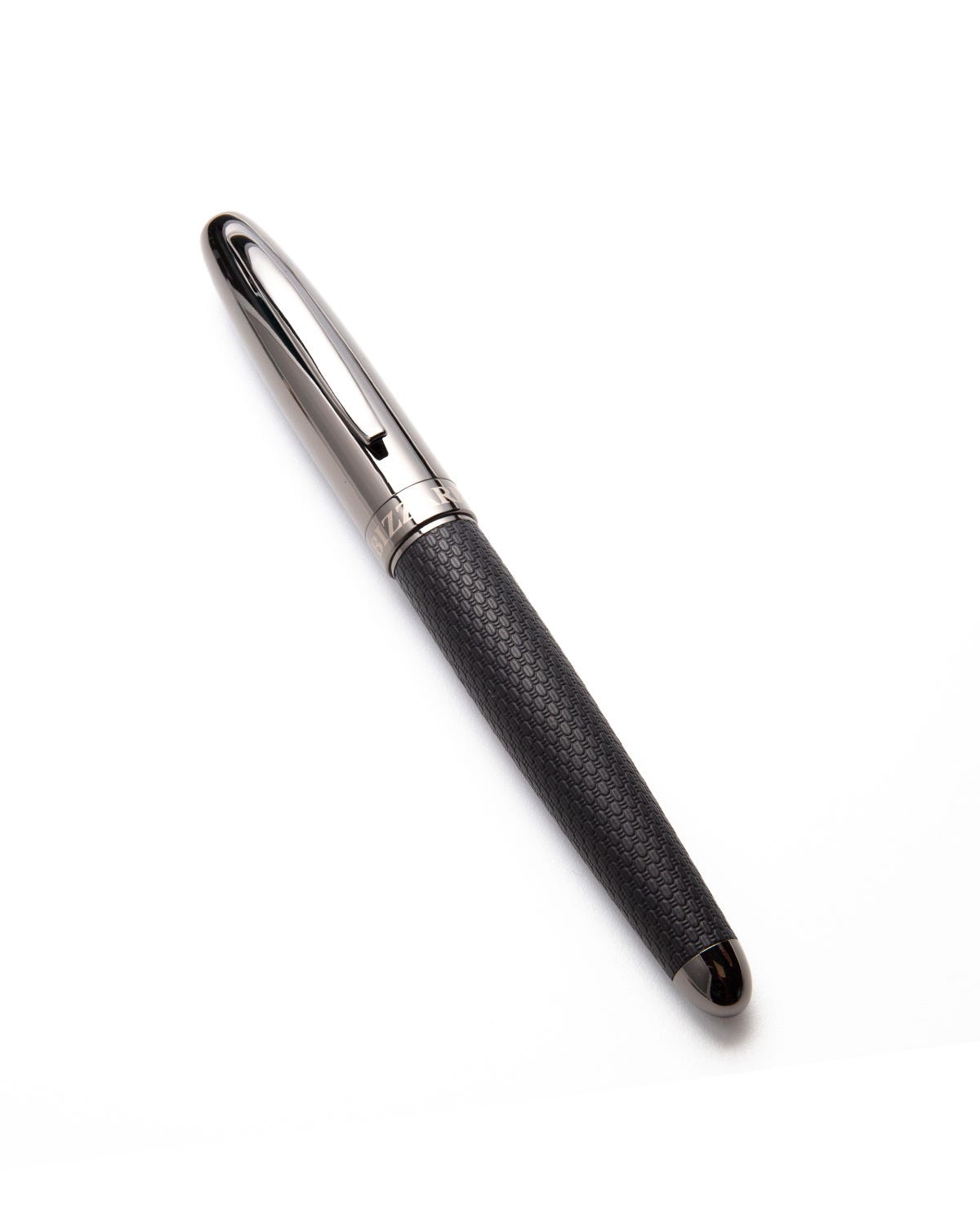 pluma bizzarro negro con gun black tinta negra