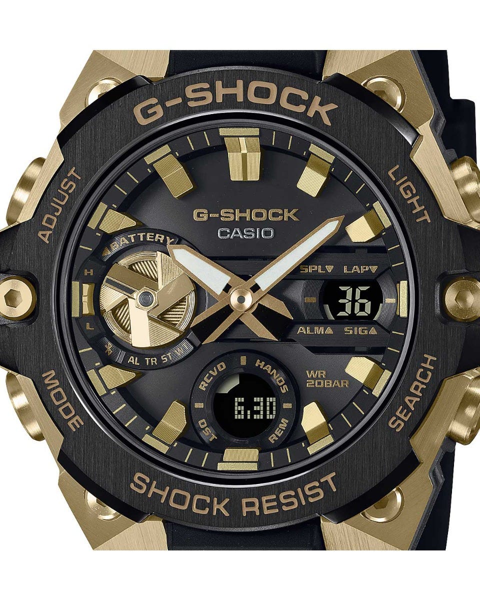 Reloj Casio G-Shock, para caballero, resistencia a impactos, bisel de metal chapado en oro sobre una base negra.
