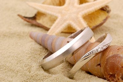 Argollas de matrimonio en playa